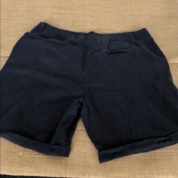 Jones New York Signature 100% Linen Roll-Tab Shorts- navy color- women’s size 8 - Picture 3 of 6